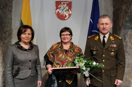 Krašto apsaugos ministrė Rasa Juknevičienė, žurnalistė Aldona Kudzienė, kariuomenės vadas generolas leitenantas Arvydas Pocius 